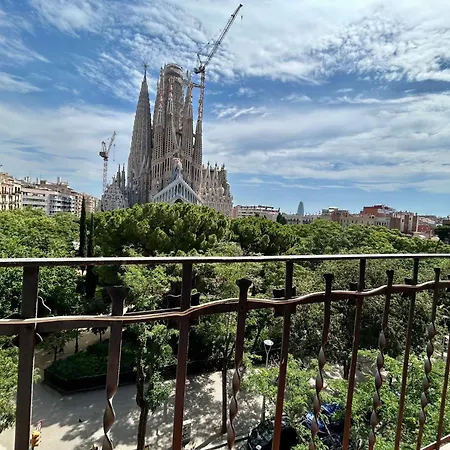 Barcelonaforrent Plaza Sagrada Familia Barcelona
