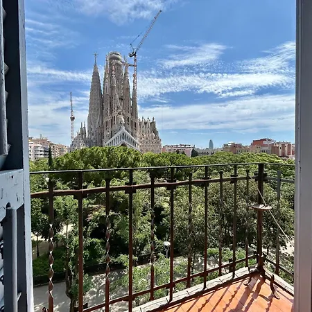 Barcelonaforrent Plaza Sagrada Familia