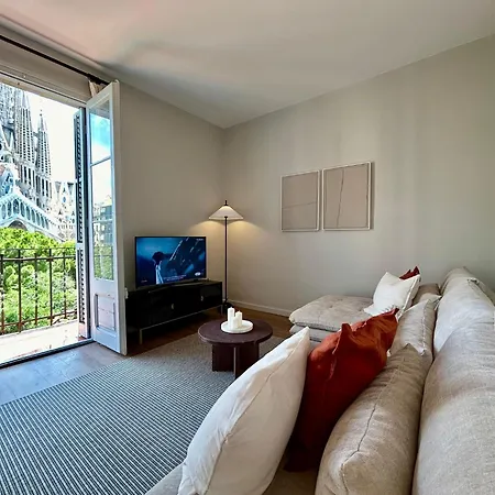 Barcelonaforrent Plaza Sagrada Familia Barcelona