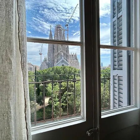 Barcelonaforrent Plaza Sagrada Familia * Barcelona