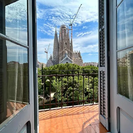 Barcelonaforrent Plaza Sagrada Familia * Barcelona