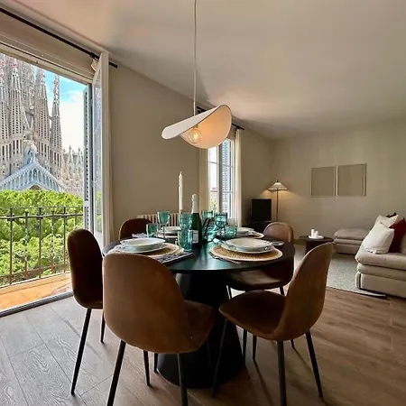 Barcelonaforrent Plaza Sagrada Familia *